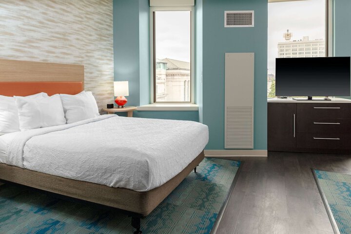 Room 10 of 18