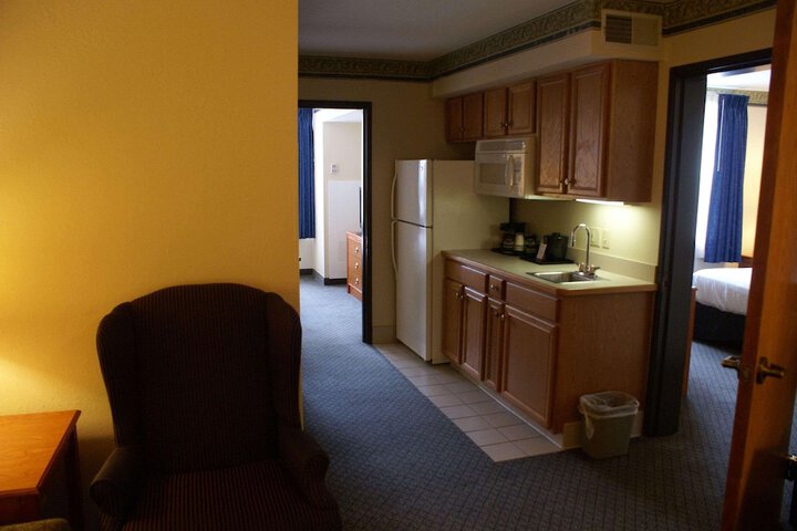 Country Inn & Suites by Radisson Lansing, MI