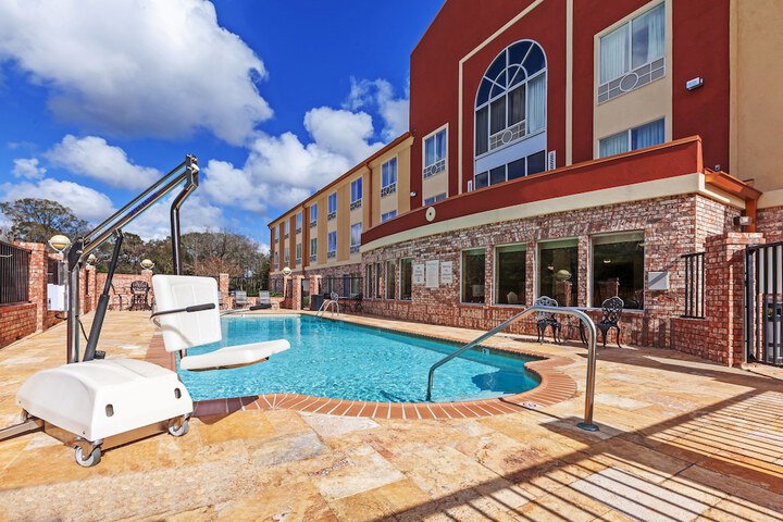 Pool 6 of 34