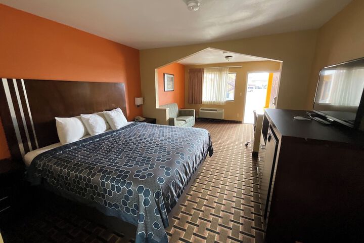 Executive Inn & Suites