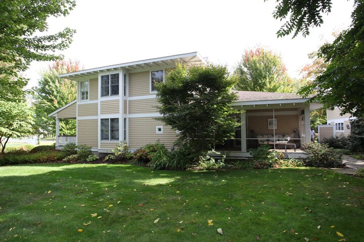 Douglas Manor