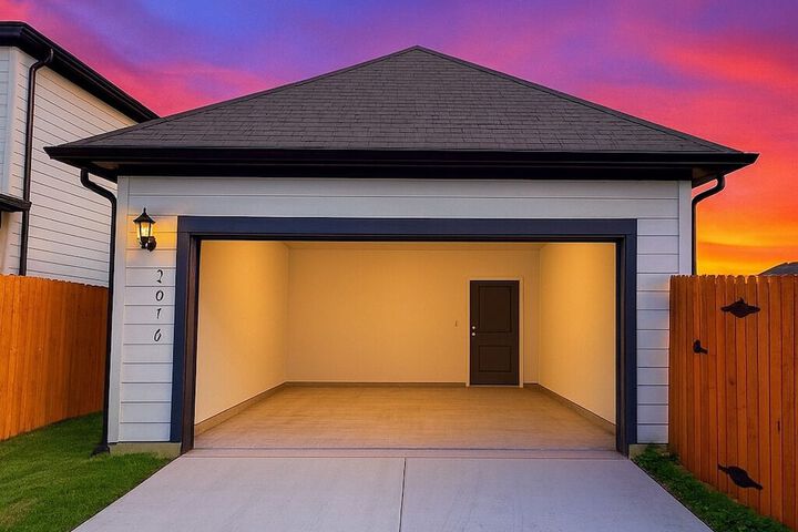Modern 4BR New Home w Luxury Touches