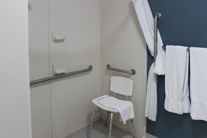 Room 10 of 29
