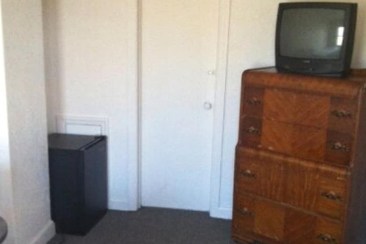 Room 11 of 14