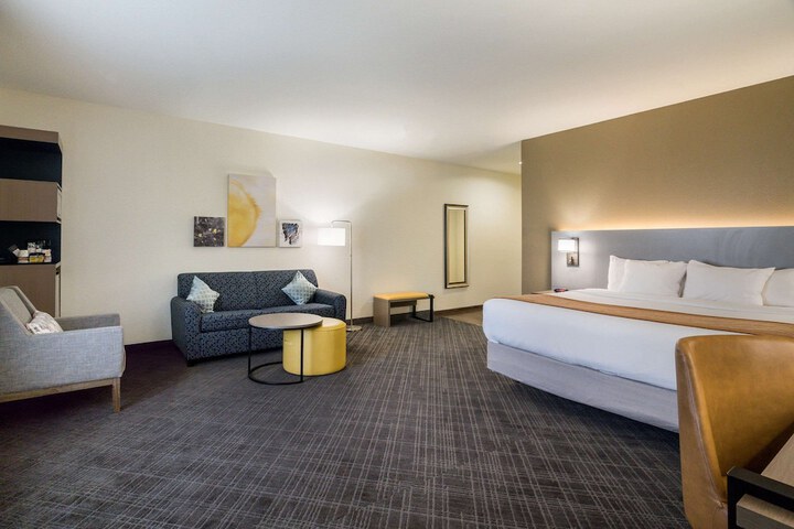 Comfort Inn & Suites Victoria North
