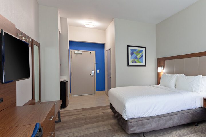 Room 28 of 52