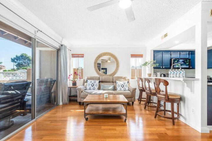 5bed 3bath Private gated community home 7miles to Downtown La close to Disney