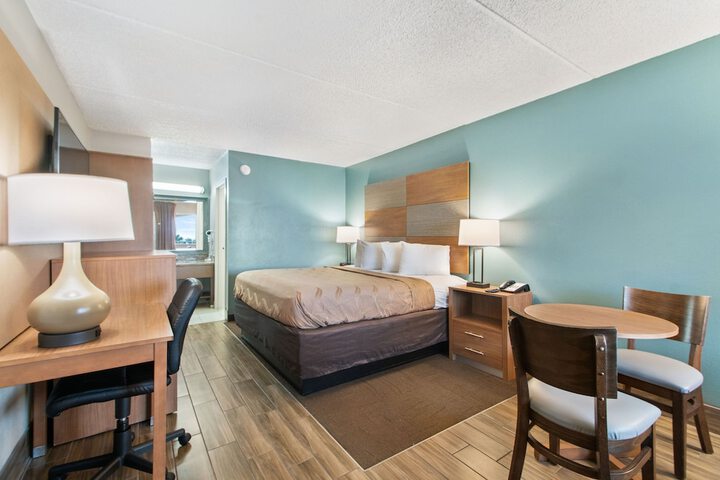 Room 33 of 91