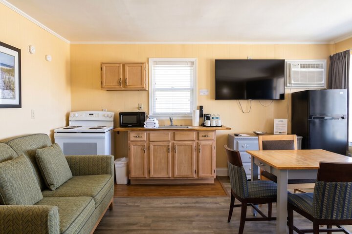 Colonial Inn Motel