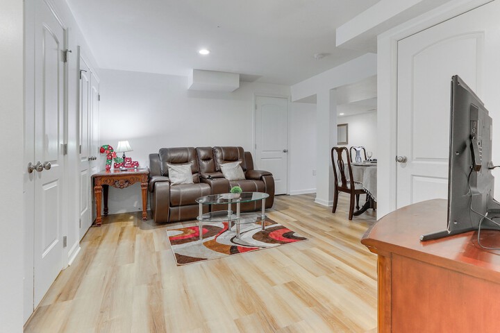 Cozy Inwood Apartment: History Hiking & Wine!