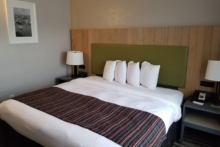 Room 12 of 33