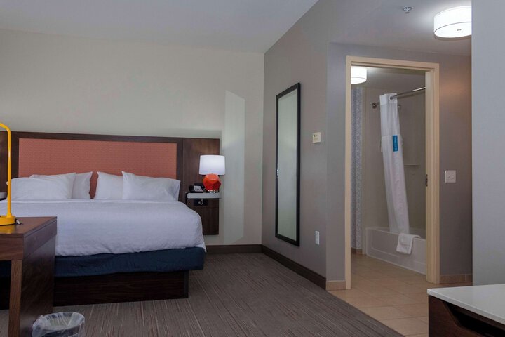 Room 32 of 70