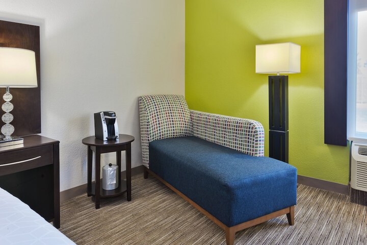 Room 21 of 40
