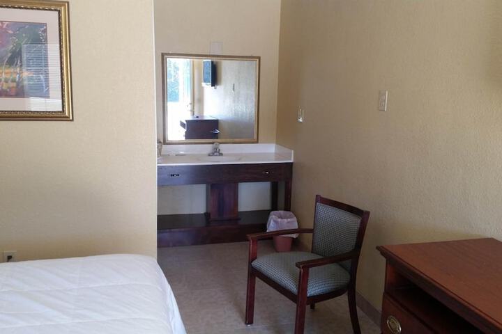 Room 12 of 34