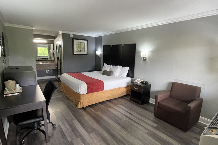 Room 3 of 10