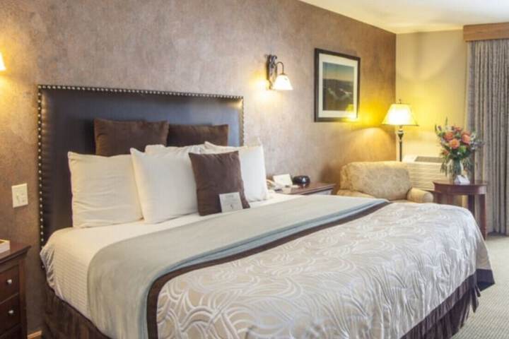 Golden Arrow Lakeside Resort
