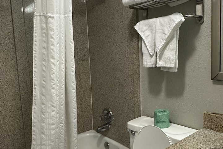 Room 42 of 102