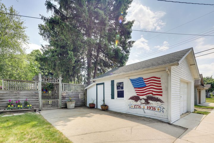 Charming Chesterton Home: w / Idyllic Location!