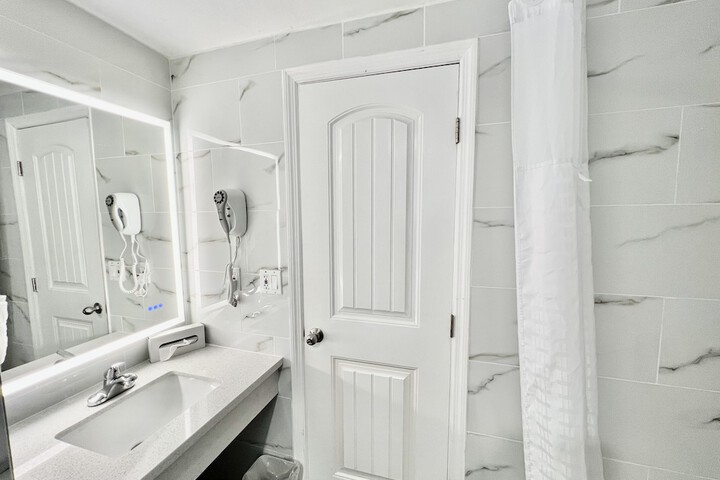 Room 40 of 152