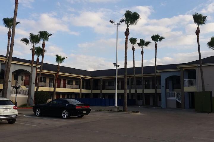 Hotel 4 of 34