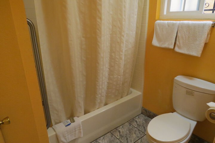 Room 13 of 23