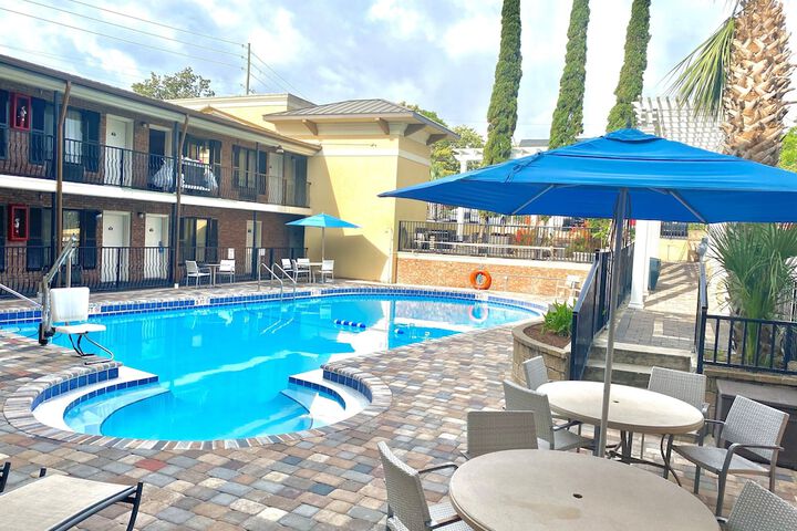 Days Inn by Wyndham Pensacola - Historic Downtown