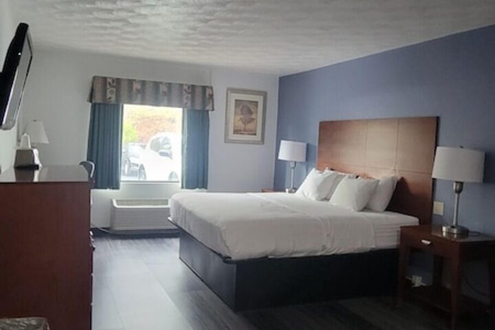 The Royal Inn & Suites