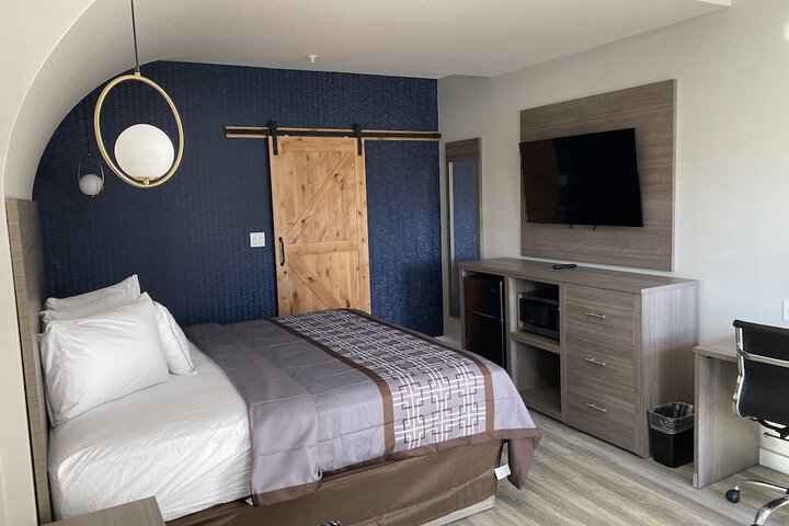 Room 2 of 10