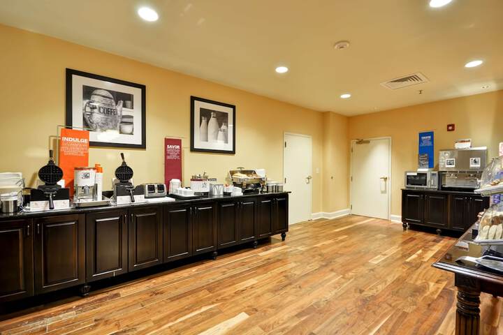 Hampton Inn & Suites North Charleston-University Blvd