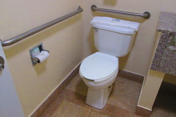Room 10 of 25