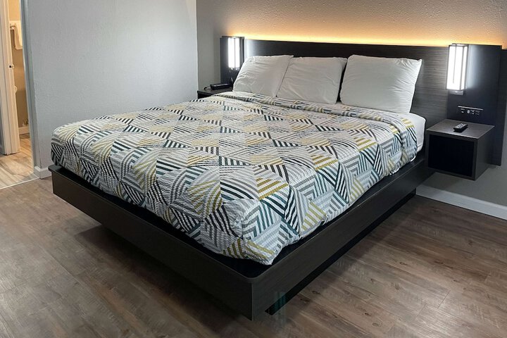 Room 6 of 15