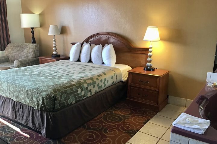 Room 12 of 27