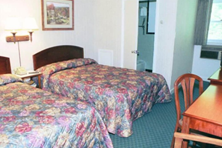 Hill - Brook Motel