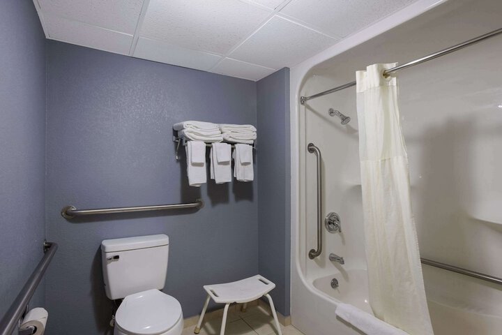 Room 12 of 36
