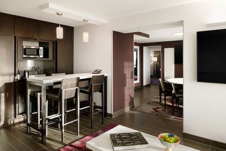 Room 21 of 103