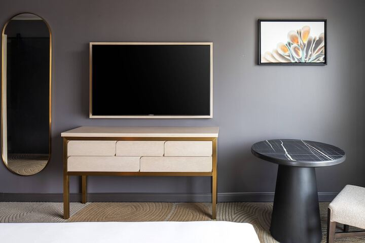 Room 46 of 100