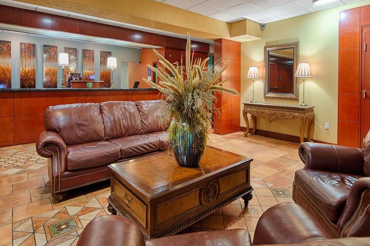 Best Western Plus Sandusky Hotel & Suites