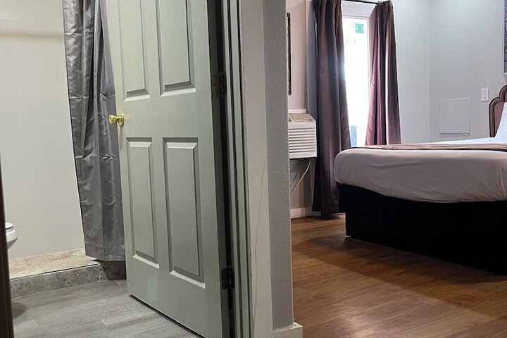 Room 12 of 40