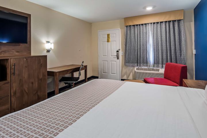 Room 13 of 24
