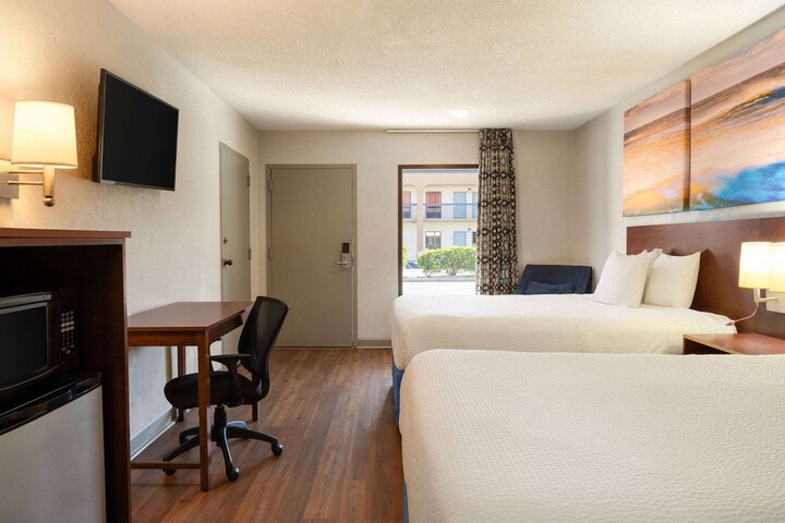 Room 7 of 30