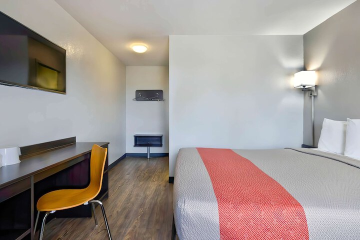Room 9 of 22