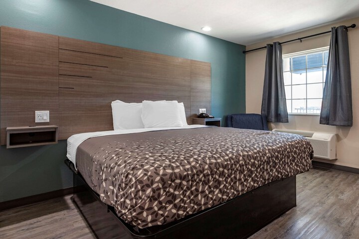 Room 11 of 30