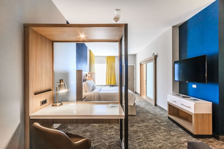 Room 21 of 38