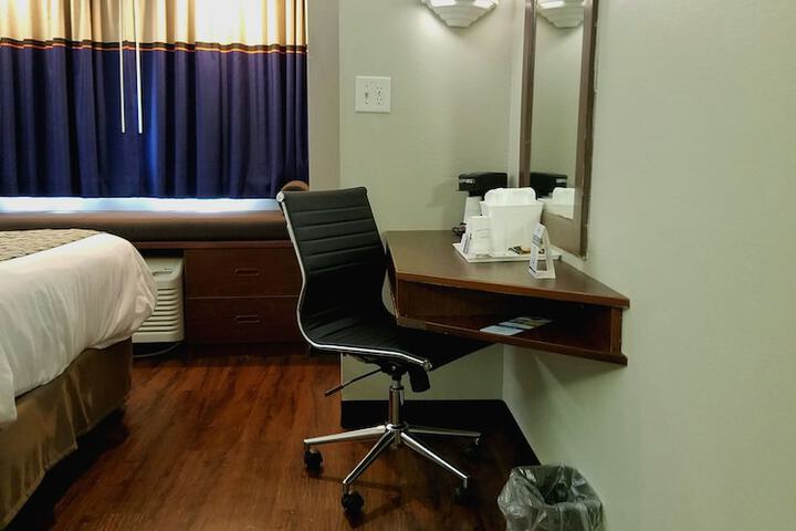 Room 17 of 38