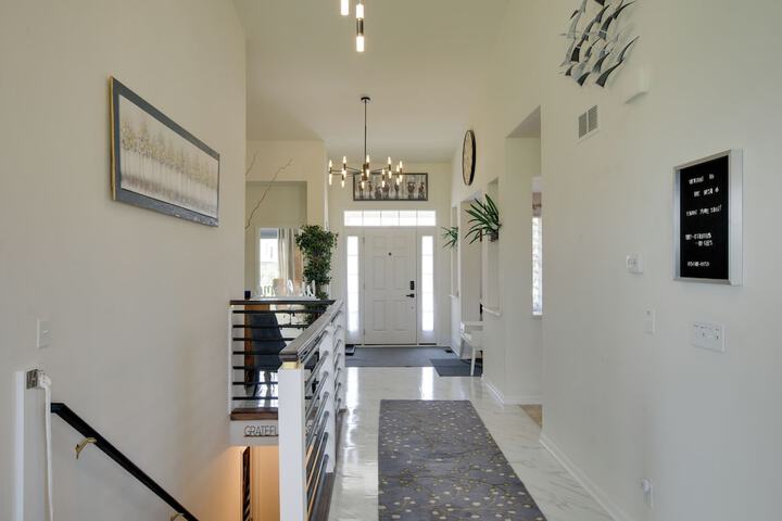 Spacious Waterfront Yorkville Getaway w / Yard