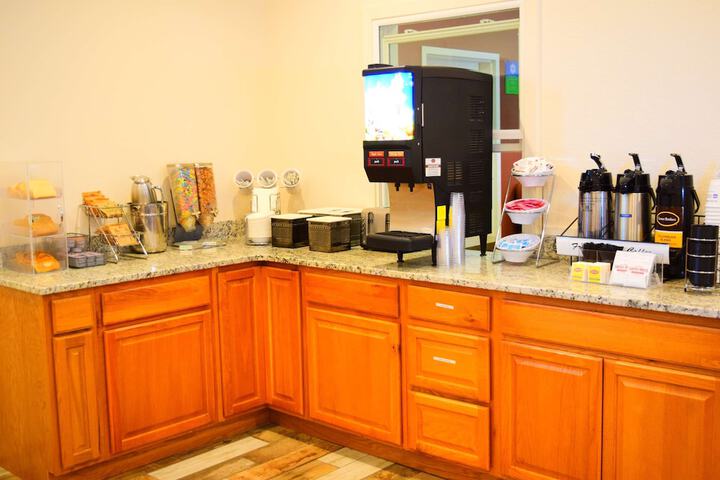 Breakfast/Coffee Service 38 of 40