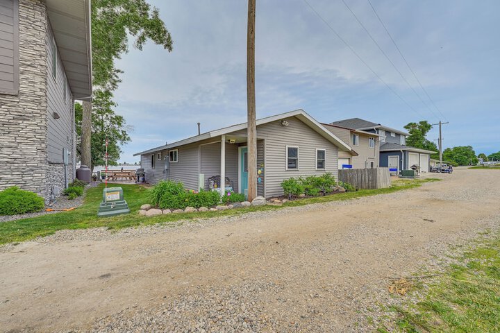 Anglers Cottage on Lake Cornelia: Pets Welcome!