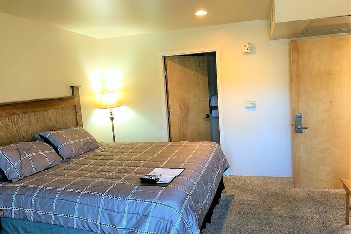 Room 9 of 14