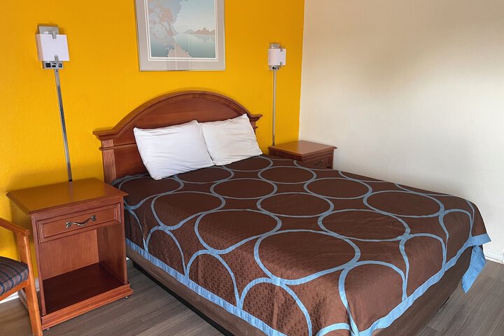 Room 9 of 17