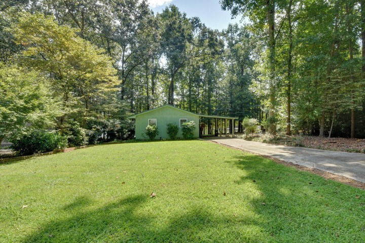Peaceful Lake Hartwell Gem w / Boat Dock
